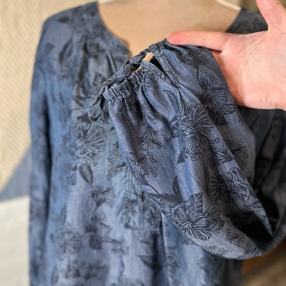 Liz Claiborne 100% Lyocell Dark Blue Floral Shirt with Balloon Sleeves - Picture 5 of 9